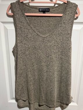 Wantable Women's Taupe Sleeveless V-Neck Tank.  Sz XL.             Bg2